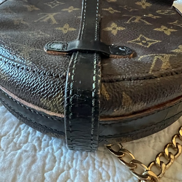 Louis Vuitton - Picture 6 of 15